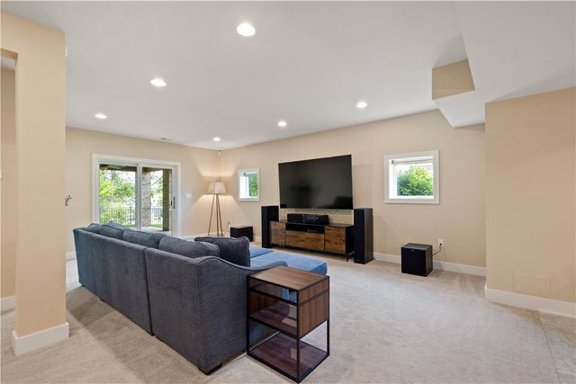 9810 Sumner Dr, Mccandless, PA 15101