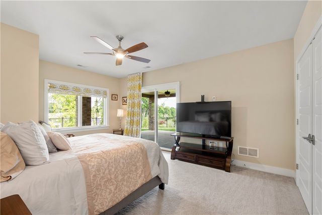 9810 Sumner Dr, Mccandless, PA 15101