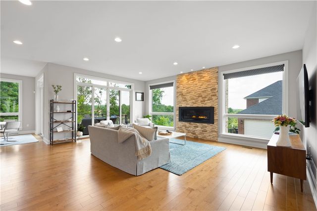 9810 Sumner Dr, Mccandless, PA 15101