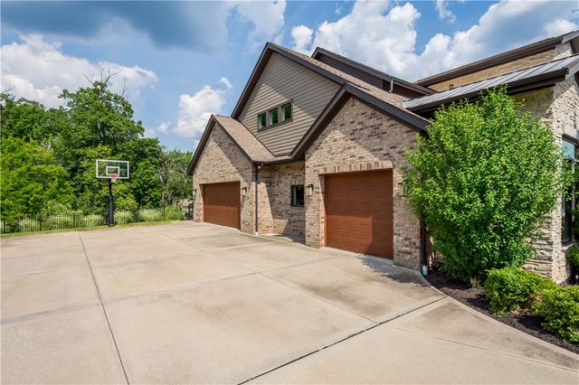 9810 Sumner Dr, Mccandless, PA 15101