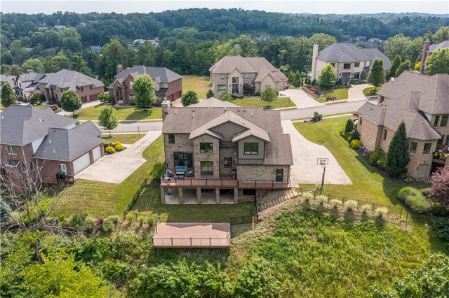 9810 Sumner Dr, Mccandless, PA 15101