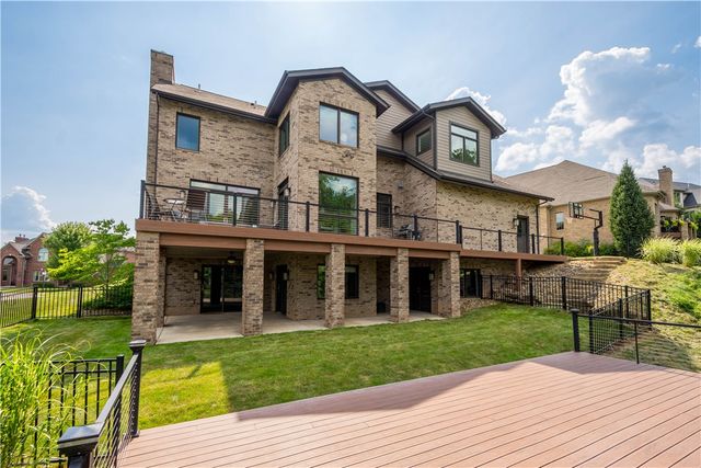 9810 Sumner Dr, Mccandless, PA 15101