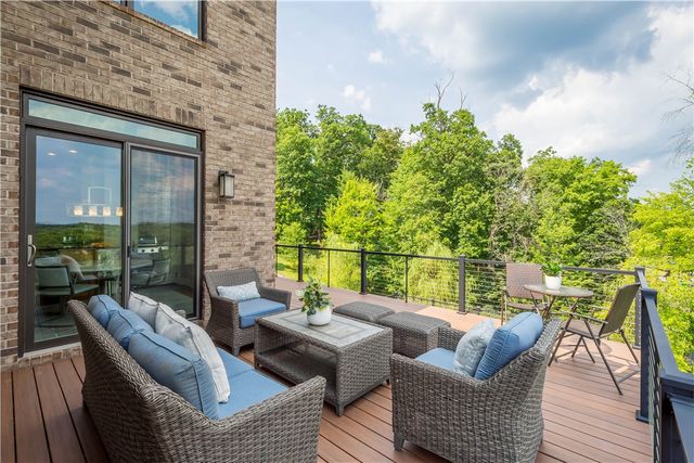 9810 Sumner Dr, Mccandless, PA 15101