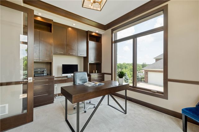 9810 Sumner Dr, Mccandless, PA 15101