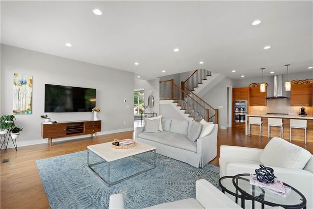 9810 Sumner Dr, Mccandless, PA 15101