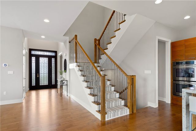 9810 Sumner Dr, Mccandless, PA 15101