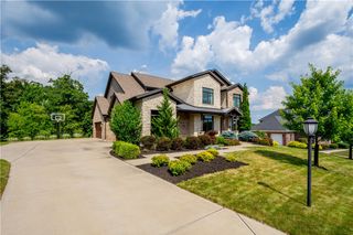 9810 Sumner Dr, Mccandless, PA 15101