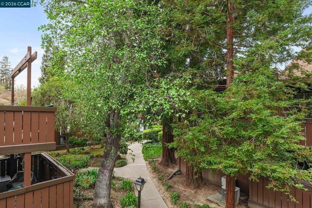 8131 Camelback Pl, Pleasant Hill, CA 94523