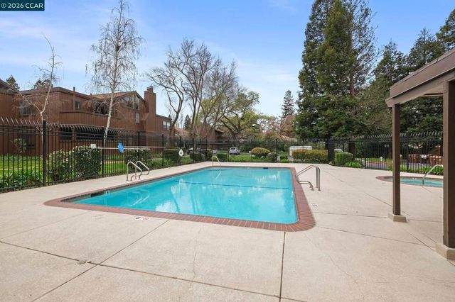 8131 Camelback Pl, Pleasant Hill, CA 94523