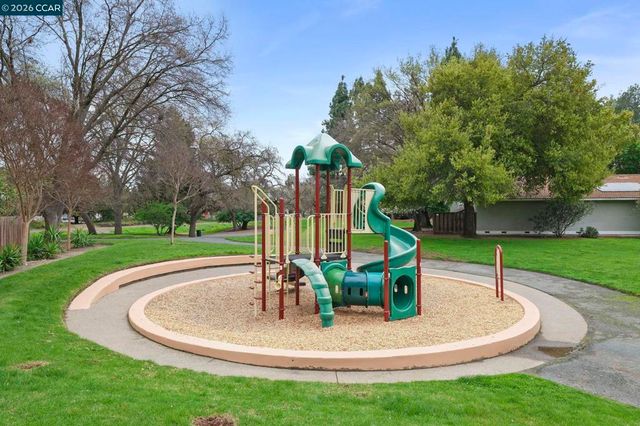 8131 Camelback Pl, Pleasant Hill, CA 94523