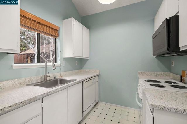 8131 Camelback Pl, Pleasant Hill, CA 94523