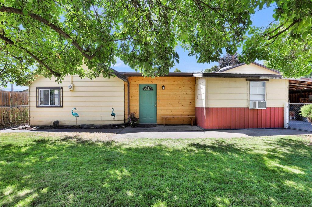 17816 E 2ND Ave, Greenacres, WA 99016
