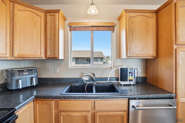 1106 LENNON LANE, Rapid City, SD 57701