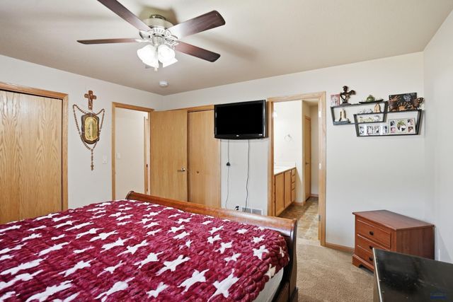1106 LENNON LANE, Rapid City, SD 57701