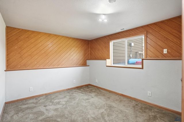 1106 LENNON LANE, Rapid City, SD 57701
