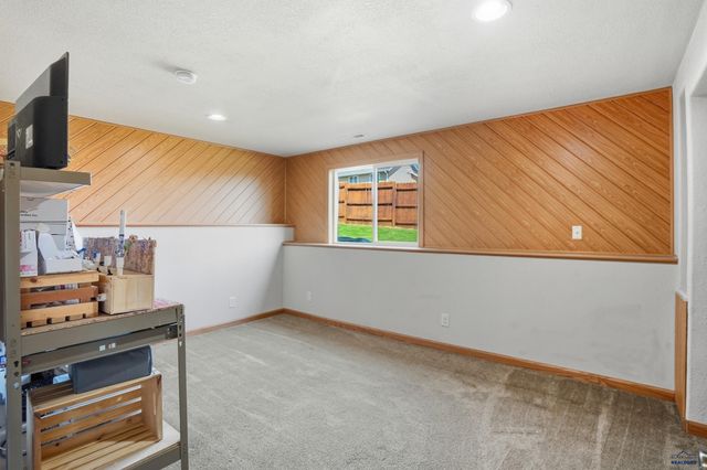 1106 LENNON LANE, Rapid City, SD 57701