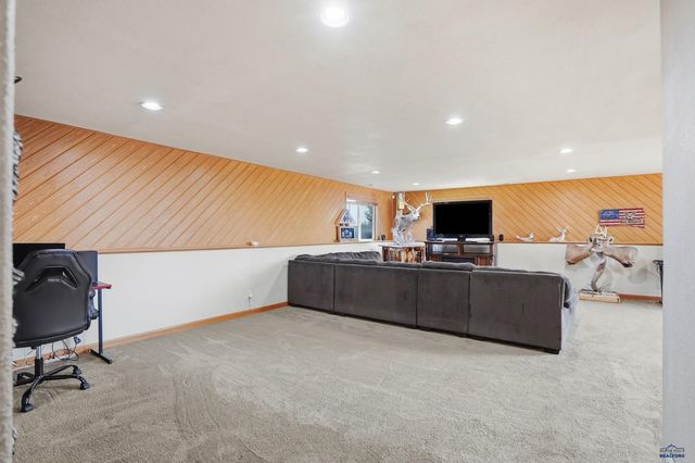 1106 LENNON LANE, Rapid City, SD 57701