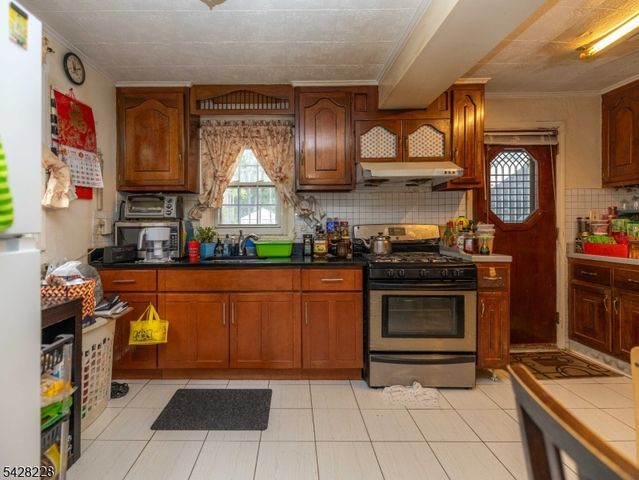 624 Summer St, Elizabeth City, NJ 07202