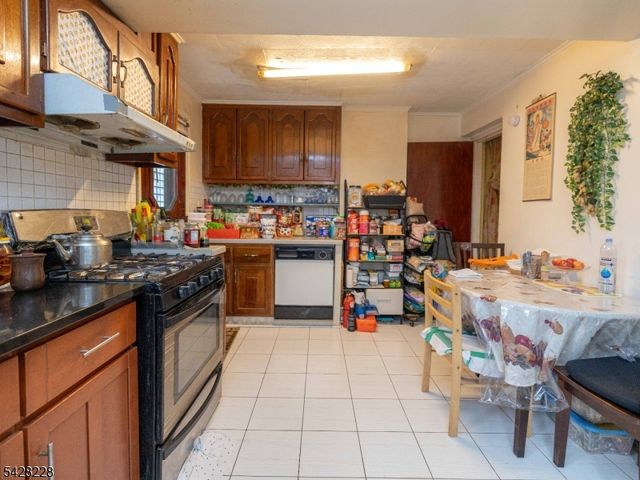 624 Summer St, Elizabeth City, NJ 07202