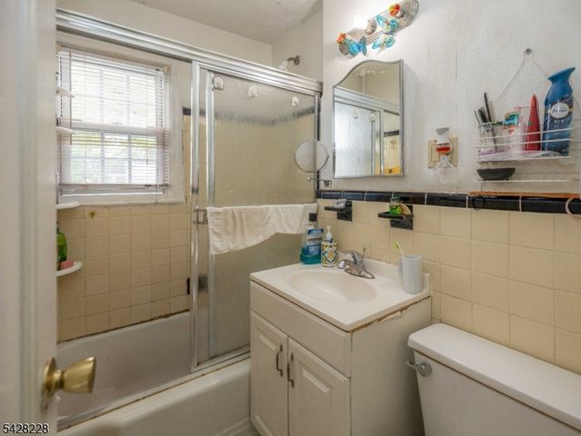 624 Summer St, Elizabeth City, NJ 07202