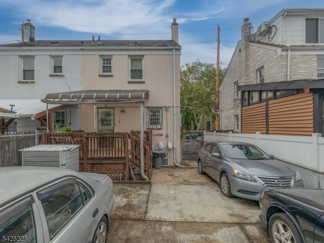 624 Summer St, Elizabeth City, NJ 07202