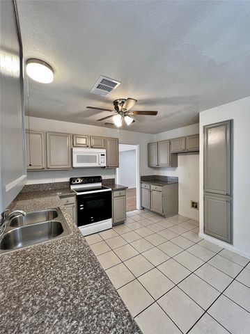 6104 Bay Hill, Arlington, TX 76018