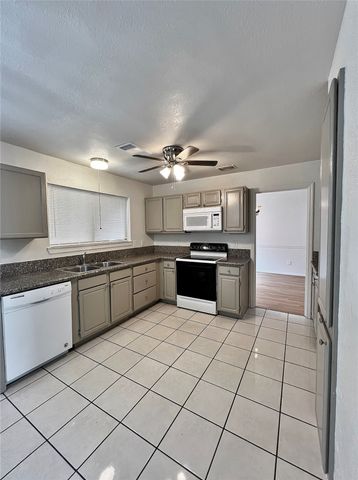 6104 Bay Hill, Arlington, TX 76018