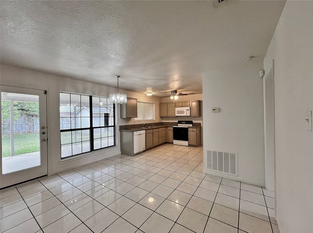 6104 Bay Hill, Arlington, TX 76018