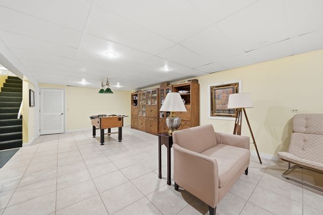 3580 Londonderry Court, Hoffman Estates, IL 60067