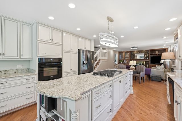 3580 Londonderry Court, Hoffman Estates, IL 60067