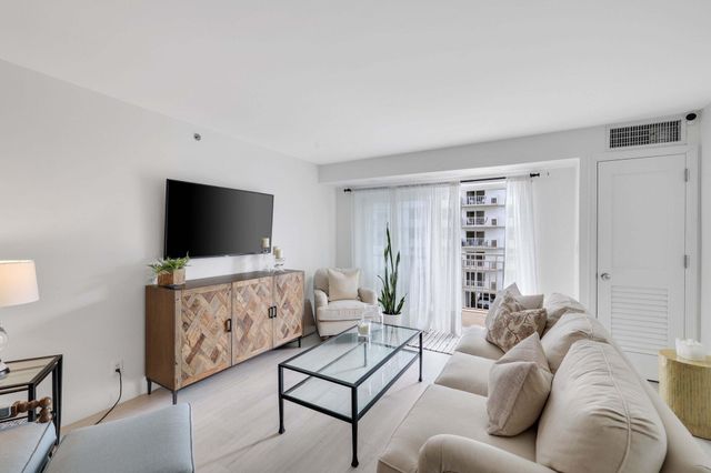 3221 S Ocean Boulevard 301, Highland Beach, FL 33487