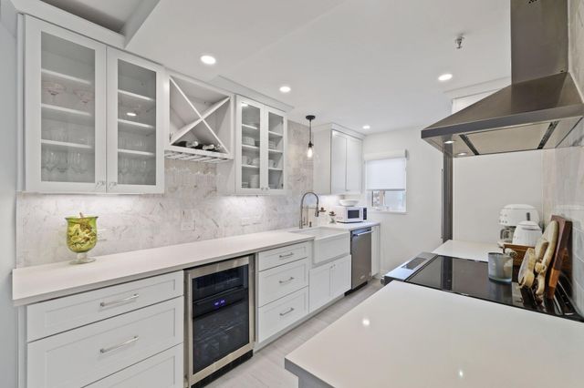 3221 S Ocean Boulevard 301, Highland Beach, FL 33487