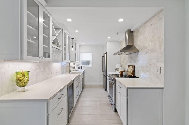 3221 S Ocean Boulevard 301, Highland Beach, FL 33487