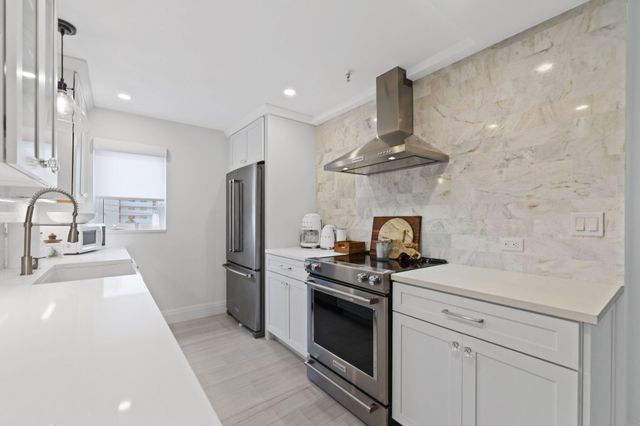 3221 S Ocean Boulevard 301, Highland Beach, FL 33487