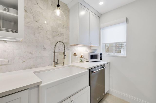 3221 S Ocean Boulevard 301, Highland Beach, FL 33487