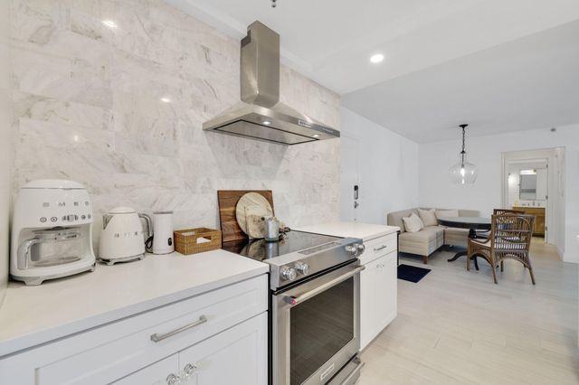 3221 S Ocean Boulevard 301, Highland Beach, FL 33487