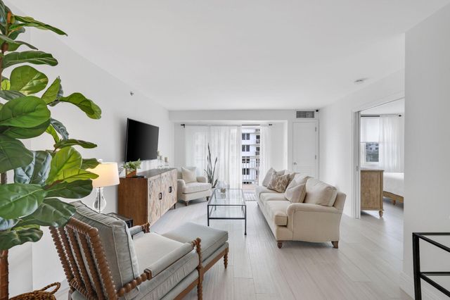 3221 S Ocean Boulevard 301, Highland Beach, FL 33487