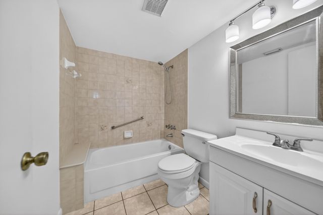 1575 SW Silver Pine Way 108-d2, Palm City, FL 34990