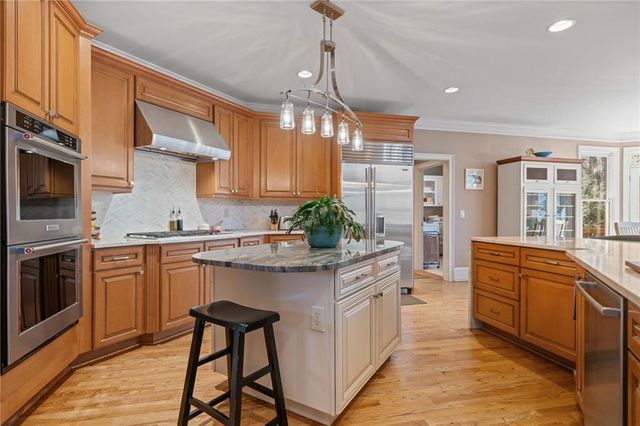 806 Waterford Estates Manor, Canton, GA 30115