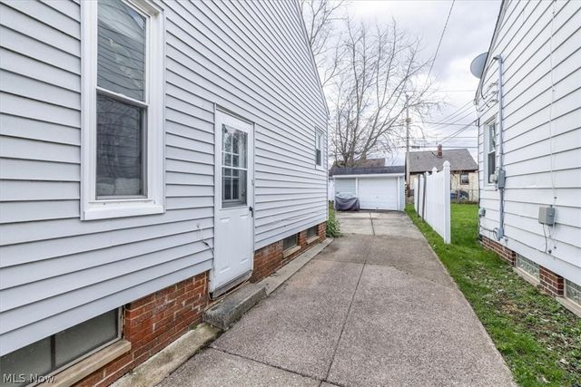 7907 Renwood Drive, Parma, OH 44129