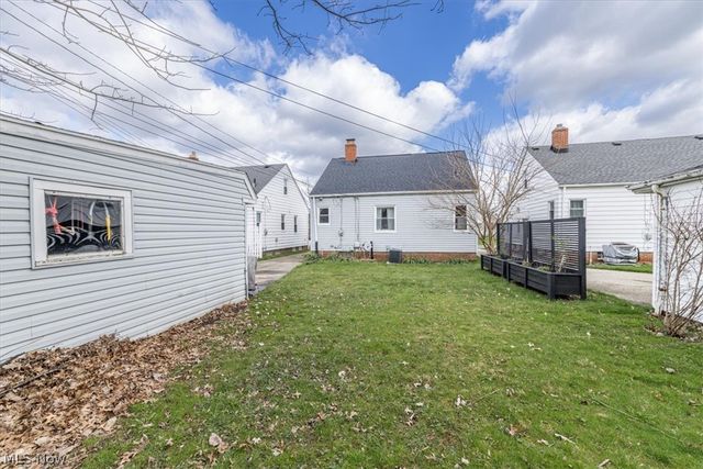 7907 Renwood Drive, Parma, OH 44129