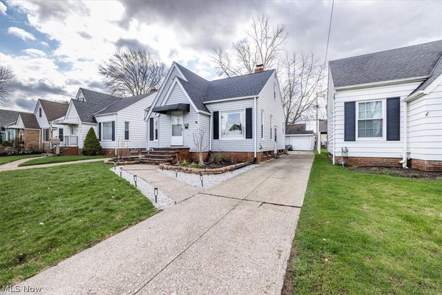7907 Renwood Drive, Parma, OH 44129
