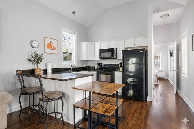 23 H Street, Charleston, SC 29403