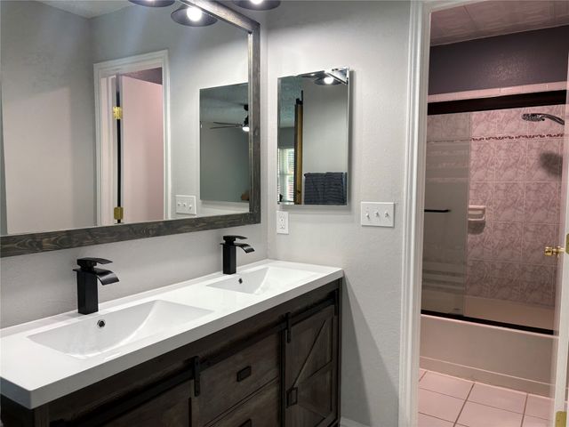 4105 Gentle Springs Drive, Arlington, TX 76001
