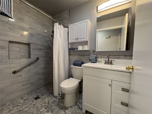 4105 Gentle Springs Drive, Arlington, TX 76001