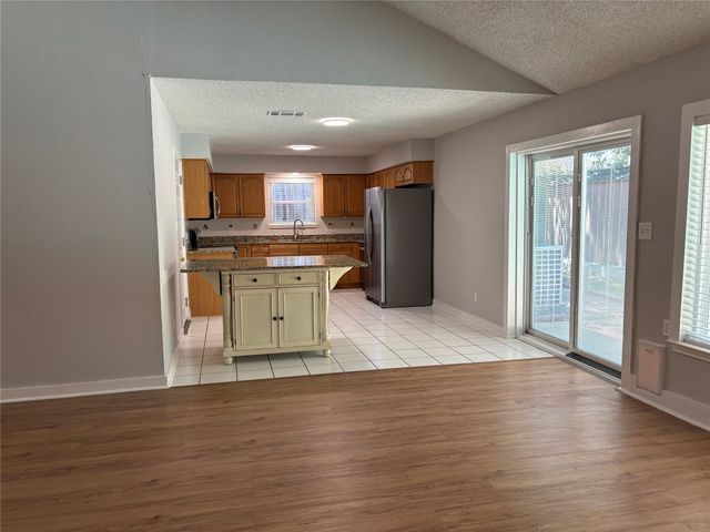 4105 Gentle Springs Drive, Arlington, TX 76001
