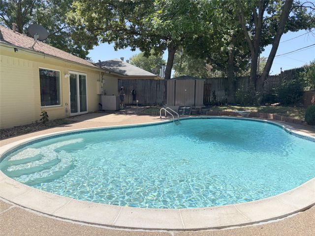 4105 Gentle Springs Drive, Arlington, TX 76001