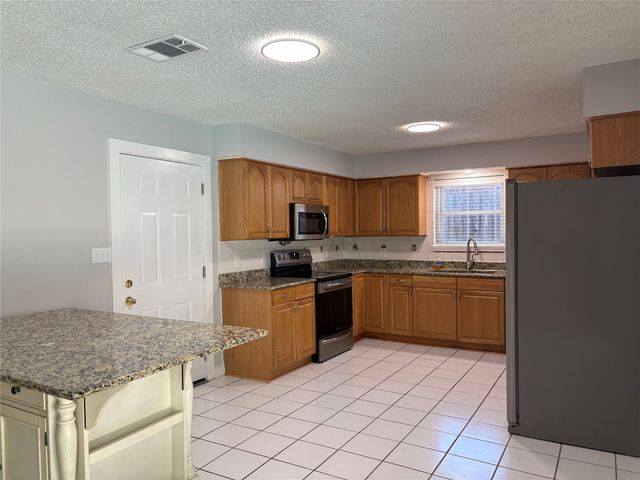 4105 Gentle Springs Drive, Arlington, TX 76001