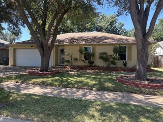 4105 Gentle Springs Drive, Arlington, TX 76001