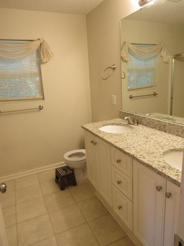 138 Kensington Way, Aberdeen, NC 28315